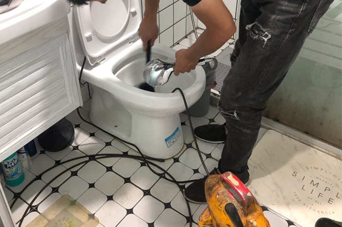 大田马桶堵塞自己疏通还是找师傅？专业上门服务让你省时更省心